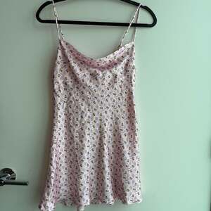 Princess Polly Myron Mini Dress Womens Size 2 Pink Floral Sweetheart Neck